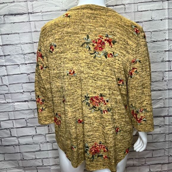 Fig and Flower Womens Tan Floral Embroidered Knitted Cardigan Sweater Size 3X - Picture 3 of 7